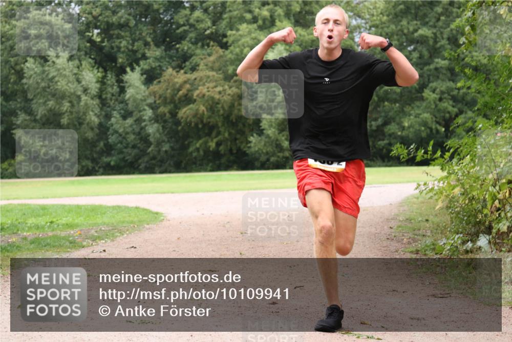 30.08.2026 - Elbe Triathlon Hamburg Antke Förster http://msf.ph/oto/10109941 30.08.2026 16:39:24 Laufen 5 meine-sportfotos.de
