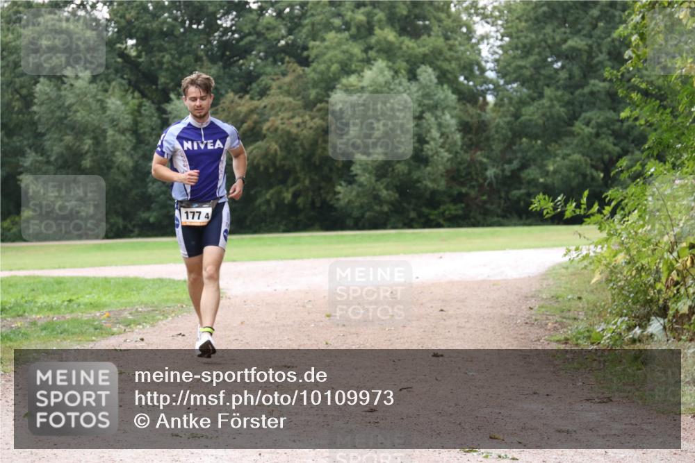 30.08.2026 - Elbe Triathlon Hamburg Antke Förster http://msf.ph/oto/10109973 30.08.2026 16:44:49 Laufen 177, 4 meine-sportfotos.de
