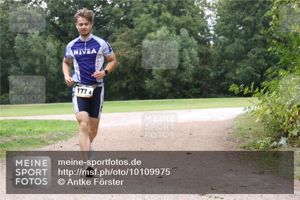 30.08.2026 - Elbe Triathlon Hamburg Antke Förster http://msf.ph/oto/10109975 30.08.2026 16:44:50 Laufen 177, 4 meine-sportfotos.de