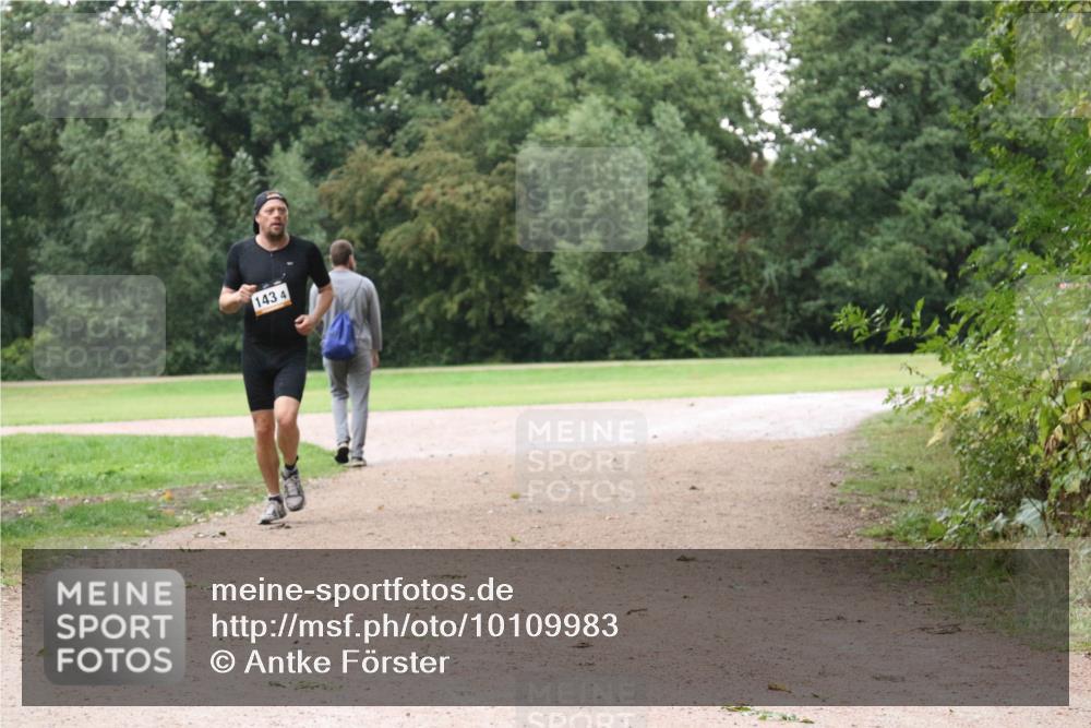 30.08.2026 - Elbe Triathlon Hamburg Antke Förster http://msf.ph/oto/10109983 30.08.2026 16:51:09 Laufen 143, 4 meine-sportfotos.de