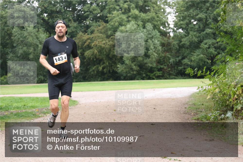 30.08.2026 - Elbe Triathlon Hamburg Antke Förster http://msf.ph/oto/10109987 30.08.2026 16:51:11 Laufen 143, 4 meine-sportfotos.de