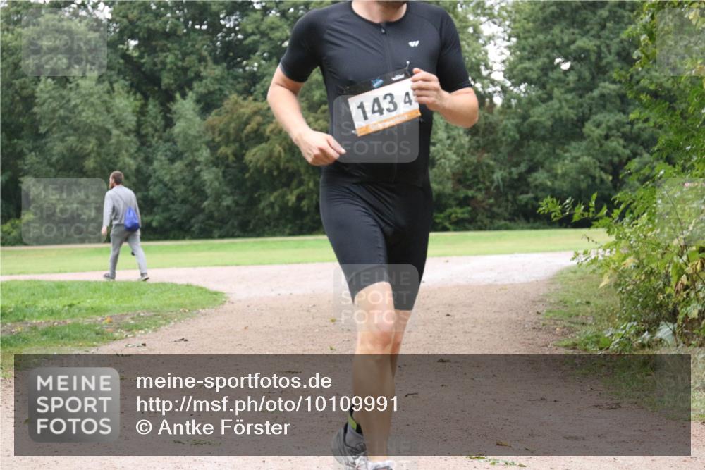 30.08.2026 - Elbe Triathlon Hamburg Antke Förster http://msf.ph/oto/10109991 30.08.2026 16:51:13 Laufen 143, 4 meine-sportfotos.de