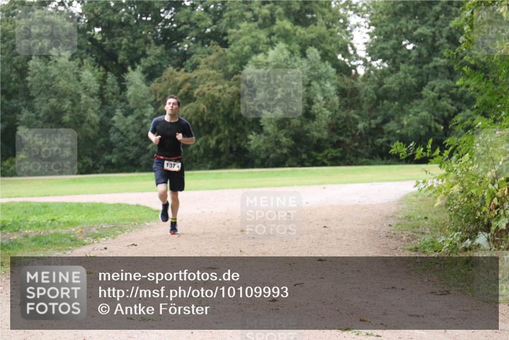 30.08.2026 - Elbe Triathlon Hamburg Antke Förster http://msf.ph/oto/10109993 30.08.2026 16:53:49 Laufen 137 meine-sportfotos.de
