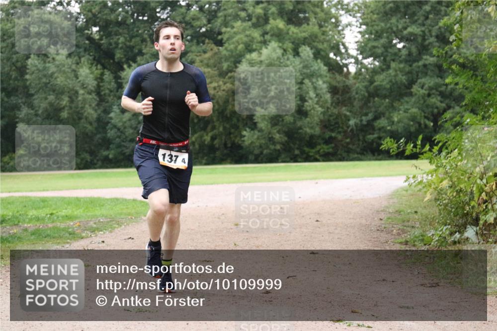 30.08.2026 - Elbe Triathlon Hamburg Antke Förster http://msf.ph/oto/10109999 30.08.2026 16:53:52 Laufen 137 meine-sportfotos.de