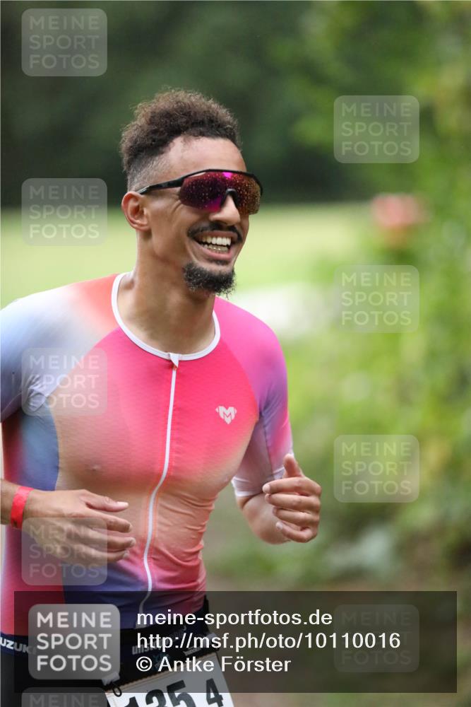 30.08.2026 - Elbe Triathlon Hamburg Antke Förster http://msf.ph/oto/10110016 30.08.2026 16:18:03 Laufen 11254 meine-sportfotos.de