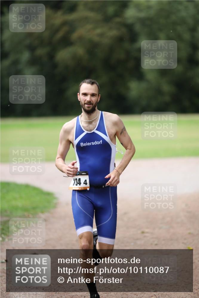 30.08.2026 - Elbe Triathlon Hamburg Antke Förster http://msf.ph/oto/10110087 30.08.2026 16:25:36 Laufen 34, 4, 3 meine-sportfotos.de