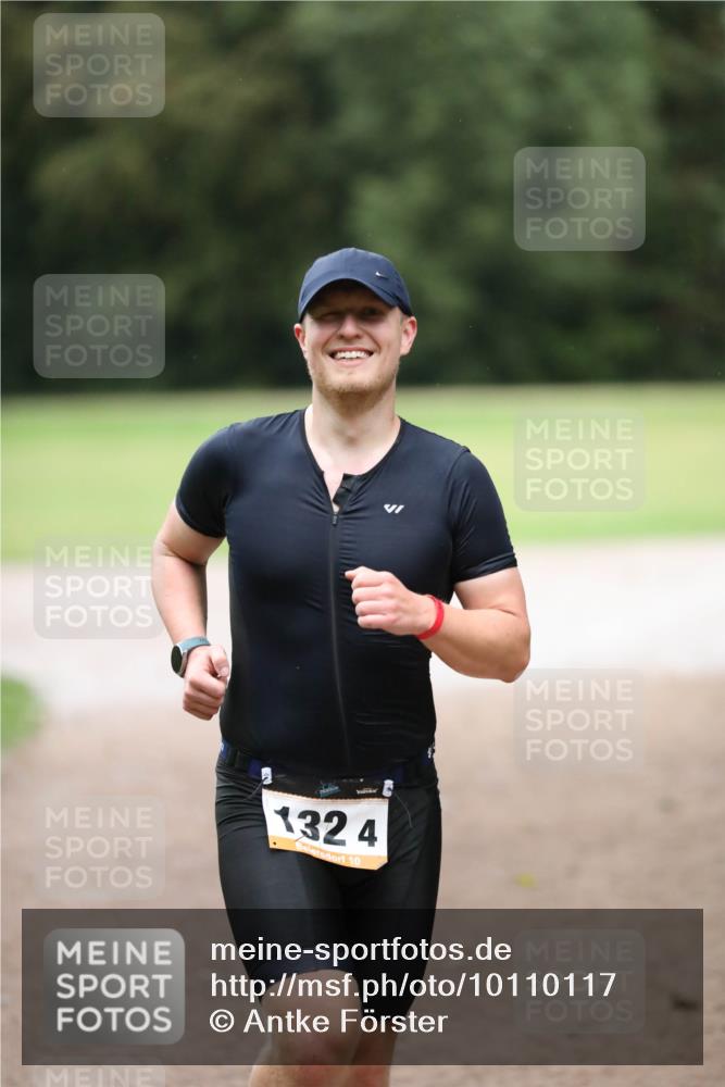 30.08.2026 - Elbe Triathlon Hamburg Antke Förster http://msf.ph/oto/10110117 30.08.2026 16:27:10 Laufen 1324, 10 meine-sportfotos.de