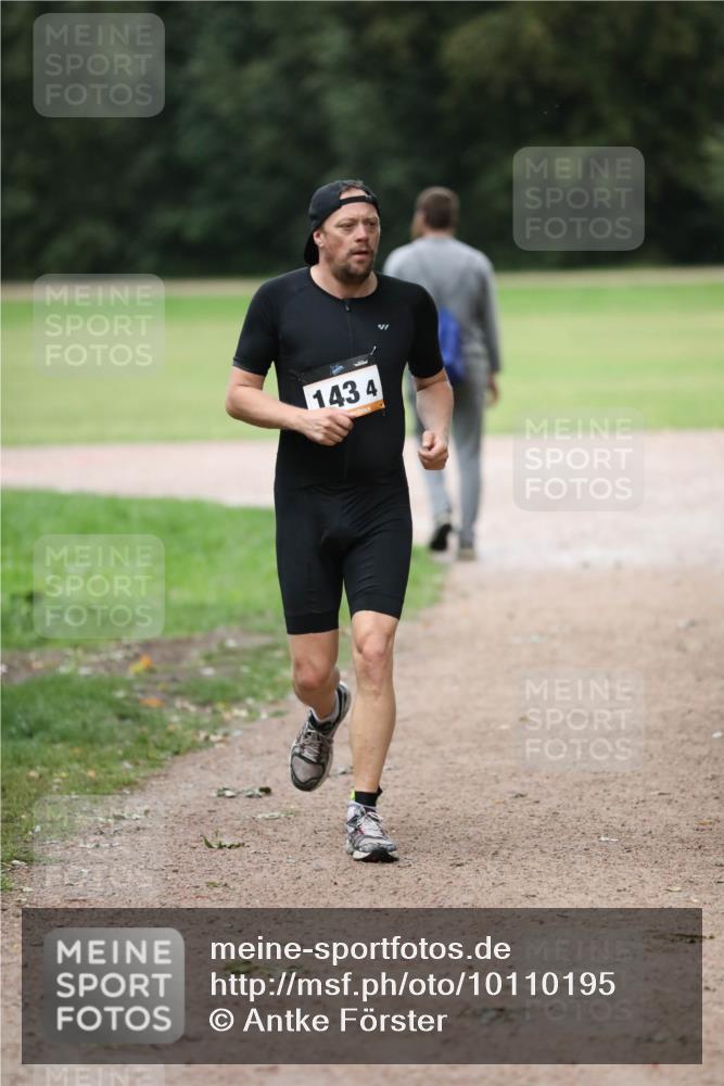 30.08.2026 - Elbe Triathlon Hamburg Antke Förster http://msf.ph/oto/10110195 30.08.2026 16:51:10 Laufen 143, 4 meine-sportfotos.de