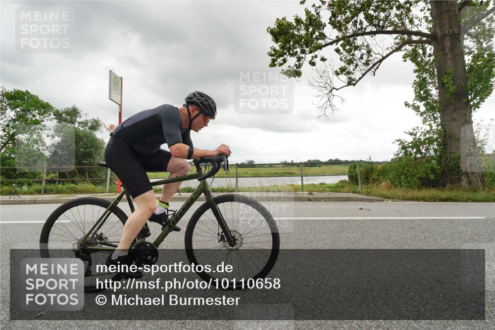 30.08.2026 - Elbe Triathlon Hamburg Michael Burmester http://msf.ph/oto/10110658 30.08.2026 14:56:04 Radfahren  meine-sportfotos.de