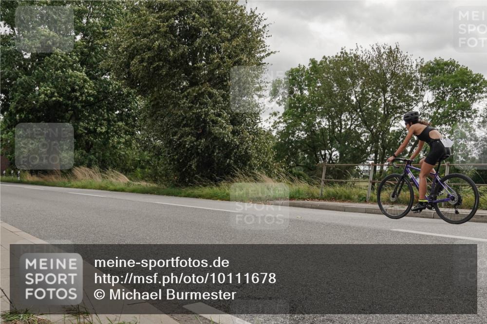 30.08.2026 - Elbe Triathlon Hamburg Michael Burmester http://msf.ph/oto/10111678 30.08.2026 15:20:31 Radfahren  meine-sportfotos.de
