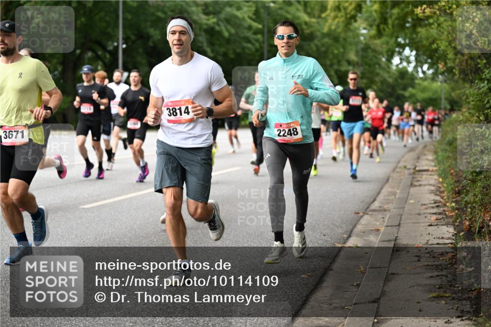 06.09.2026 - CURREX Alsterlauf Dr. Thomas Lammeyer http://msf.ph/oto/10114109 06.09.2026 09:06:49 Laufen 3671, 3814, 2248 meine-sportfotos.de