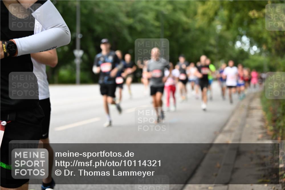 06.09.2026 - CURREX Alsterlauf Dr. Thomas Lammeyer http://msf.ph/oto/10114321 06.09.2026 09:07:22 Laufen 160077 meine-sportfotos.de
