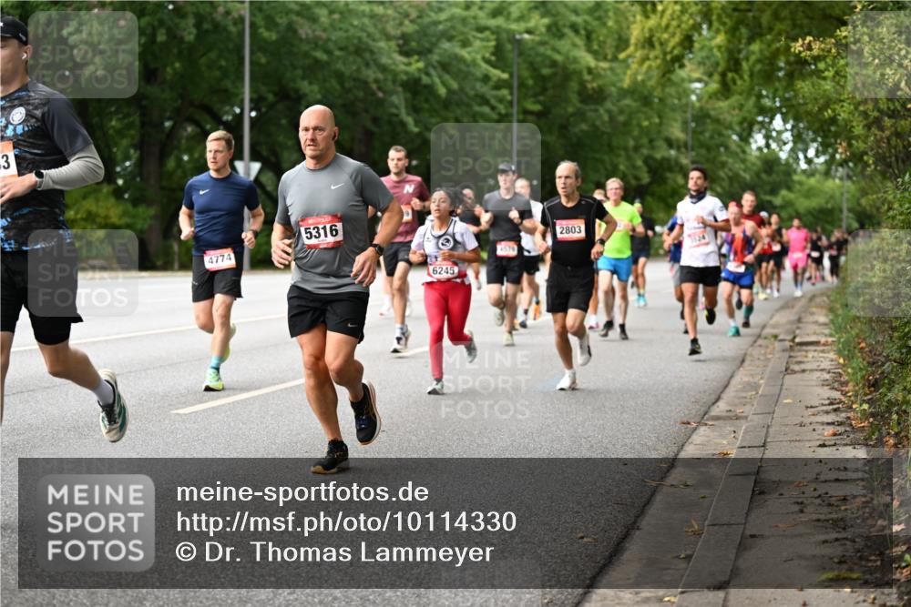 06.09.2026 - CURREX Alsterlauf Dr. Thomas Lammeyer http://msf.ph/oto/10114330 06.09.2026 09:07:23 Laufen 3, 4774, 5316, 6245, 4576, 2803 meine-sportfotos.de