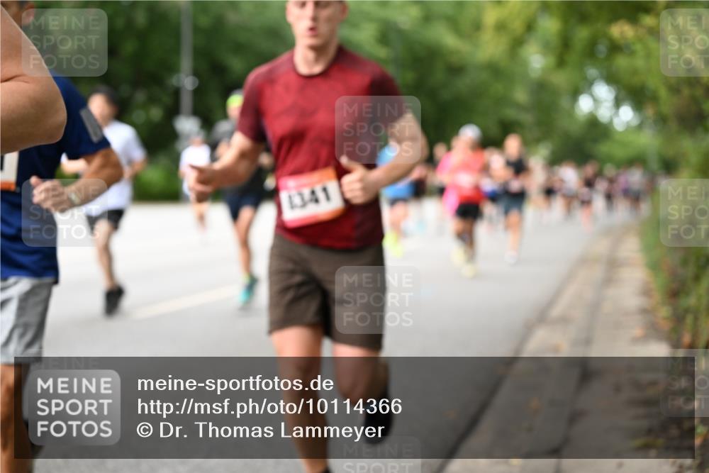 06.09.2026 - CURREX Alsterlauf Dr. Thomas Lammeyer http://msf.ph/oto/10114366 06.09.2026 09:07:29 Laufen 1341 meine-sportfotos.de