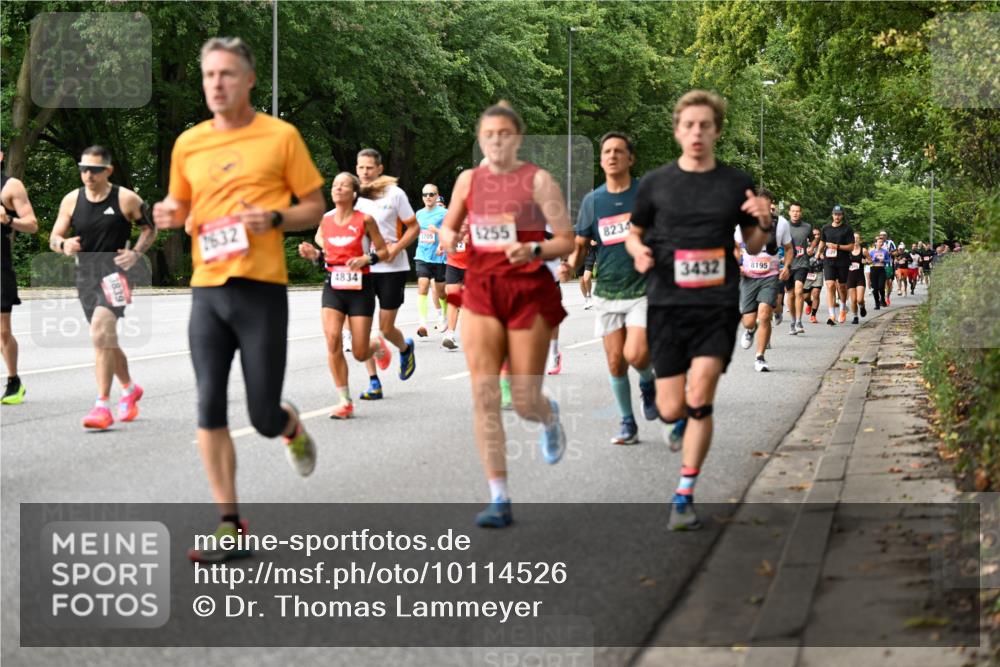 06.09.2026 - CURREX Alsterlauf Dr. Thomas Lammeyer http://msf.ph/oto/10114526 06.09.2026 09:07:55 Laufen 1632, 4834, 1255, 8234, 3432, 8195 meine-sportfotos.de