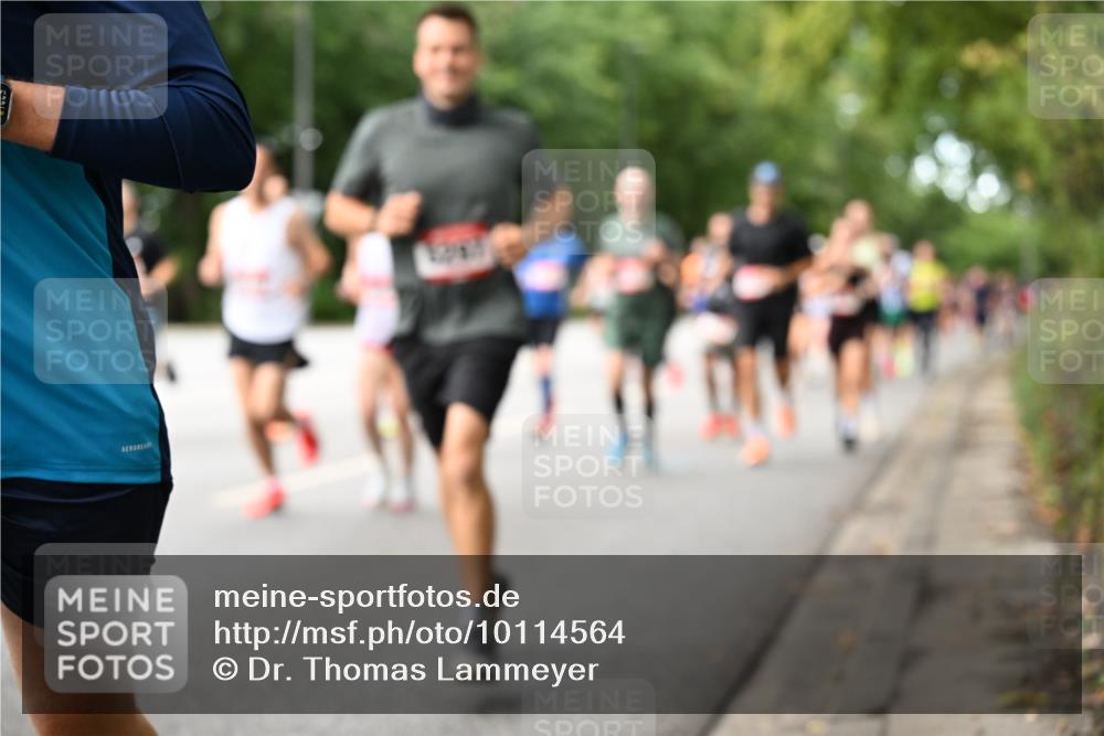 06.09.2026 - CURREX Alsterlauf Dr. Thomas Lammeyer http://msf.ph/oto/10114564 06.09.2026 09:08:01 Laufen  meine-sportfotos.de
