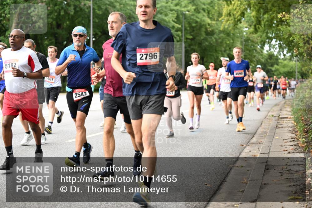 06.09.2026 - CURREX Alsterlauf Dr. Thomas Lammeyer http://msf.ph/oto/10114655 06.09.2026 09:08:15 Laufen 5182, 5667, 2542, 21, 097, 2796, 8307, 4598, 4755, 3153 meine-sportfotos.de