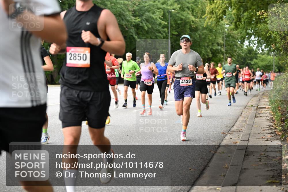 06.09.2026 - CURREX Alsterlauf Dr. Thomas Lammeyer http://msf.ph/oto/10114678 06.09.2026 09:08:19 Laufen 2850, 584, 4954, 5839, 4313, 4128 meine-sportfotos.de