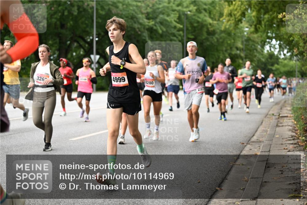 06.09.2026 - CURREX Alsterlauf Dr. Thomas Lammeyer http://msf.ph/oto/10114969 06.09.2026 09:09:06 Laufen 70, 3262, 3262, 4999, 280, 231 meine-sportfotos.de