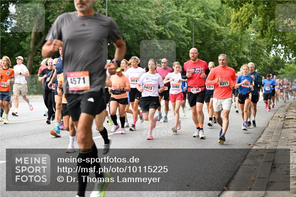 06.09.2026 - CURREX Alsterlauf Dr. Thomas Lammeyer http://msf.ph/oto/10115225 06.09.2026 09:10:03 Laufen 8131, 1953, 32, 4571, 4984, 8093, 5414, 5413, 8311, 4324, 292, 4190 meine-sportfotos.de