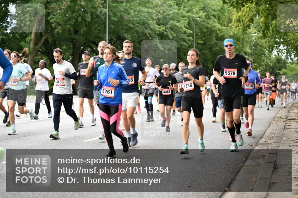 06.09.2026 - CURREX Alsterlauf Dr. Thomas Lammeyer http://msf.ph/oto/10115254 06.09.2026 09:10:08 Laufen 8107, 6216, 4135, 230, 5261, 35, 985, 4365, 21, 5236, 5579, 5596 meine-sportfotos.de