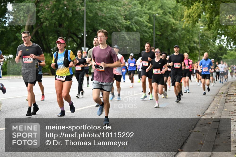 06.09.2026 - CURREX Alsterlauf Dr. Thomas Lammeyer http://msf.ph/oto/10115292 06.09.2026 09:10:14 Laufen 3042, 6397, 5772, 2529, 2581, 3991, 3152, 2405 meine-sportfotos.de