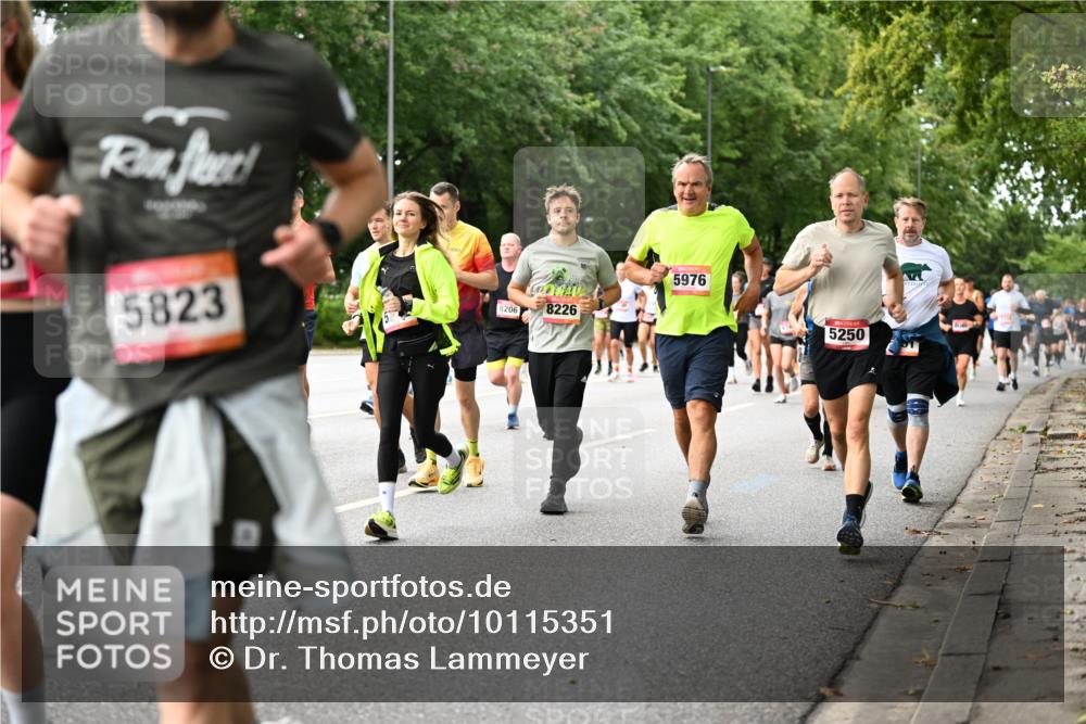 06.09.2026 - CURREX Alsterlauf Dr. Thomas Lammeyer http://msf.ph/oto/10115351 06.09.2026 09:10:23 Laufen 5823, 8206, 8226, 5976, 5250 meine-sportfotos.de