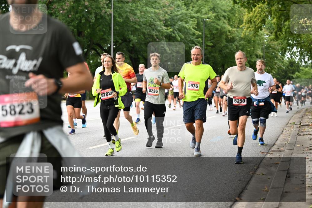 06.09.2026 - CURREX Alsterlauf Dr. Thomas Lammeyer http://msf.ph/oto/10115352 06.09.2026 09:10:23 Laufen 5823, 820, 5782, 8226, 5976, 5250 meine-sportfotos.de