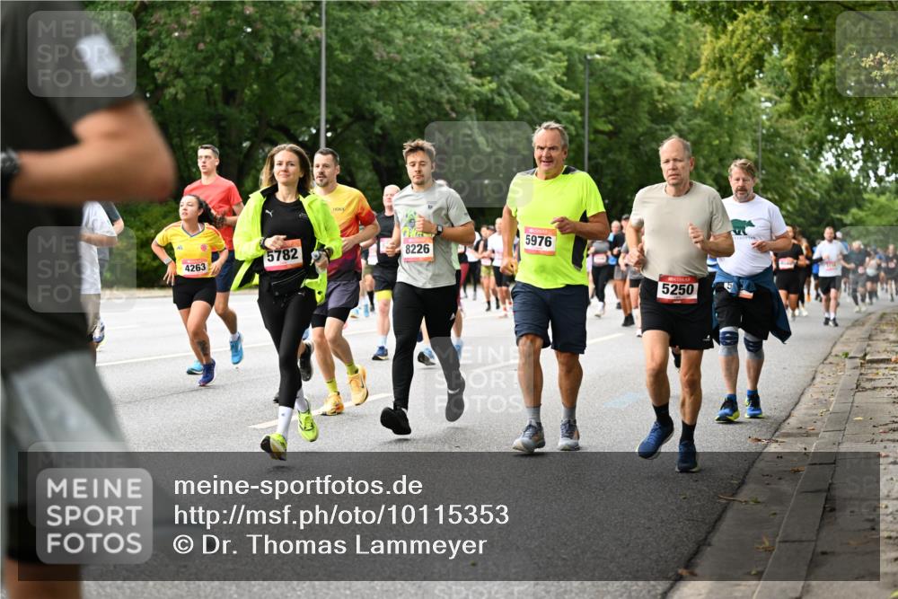 06.09.2026 - CURREX Alsterlauf Dr. Thomas Lammeyer http://msf.ph/oto/10115353 06.09.2026 09:10:23 Laufen 4, 5782, 8226, 4263, 5976, 5250 meine-sportfotos.de