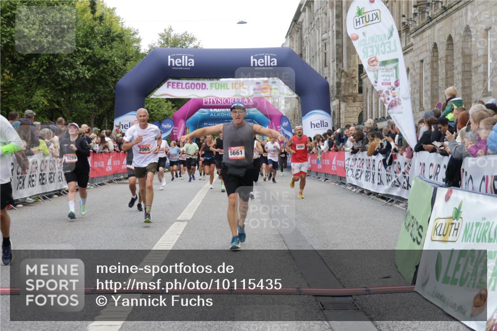 06.09.2026 - CURREX Alsterlauf Yannick Fuchs http://msf.ph/oto/10115435 06.09.2026 09:58:52 Ziel 2017, 2065, 2244, 2711, 3078, 3313, 3691, 4080, 4081, 4299, 5557, 5661, 5764, 5810, 5964, 6111, 6311 meine-sportfotos.de