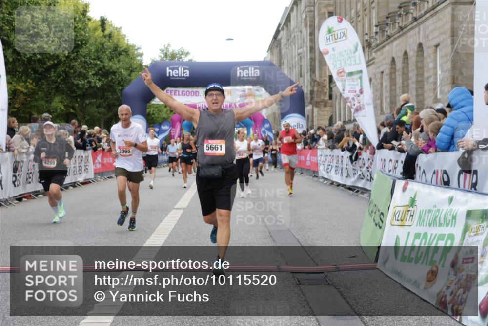 06.09.2026 - CURREX Alsterlauf Yannick Fuchs http://msf.ph/oto/10115520 06.09.2026 09:58:53 Ziel 2017, 2065, 2244, 2711, 3078, 3313, 3691, 4048, 4080, 4081, 4299, 4779, 5557, 5661, 5764, 5964, 6111, 6311 meine-sportfotos.de