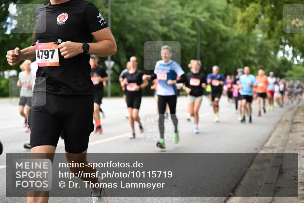 06.09.2026 - CURREX Alsterlauf Dr. Thomas Lammeyer http://msf.ph/oto/10115719 06.09.2026 09:11:16 Laufen 4797 meine-sportfotos.de