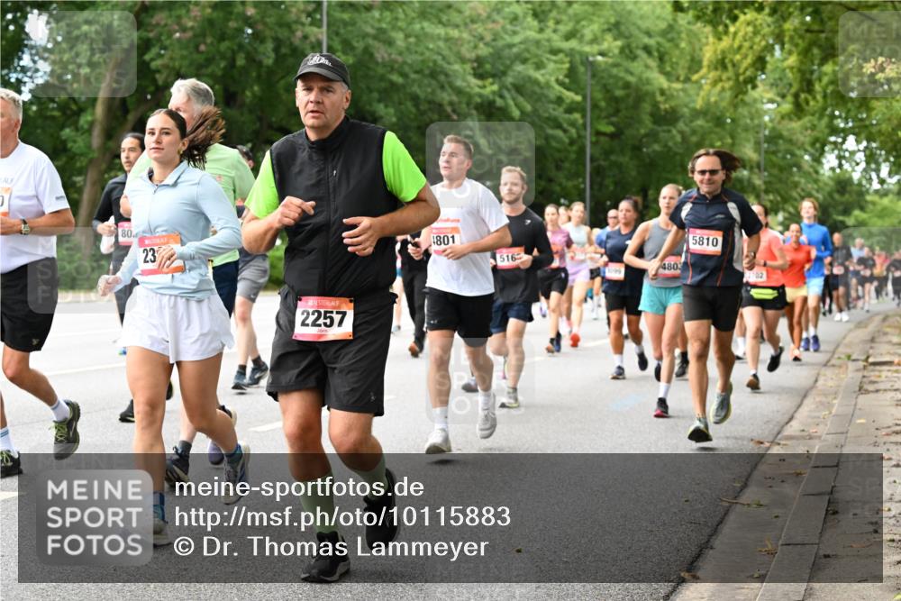 06.09.2026 - CURREX Alsterlauf Dr. Thomas Lammeyer http://msf.ph/oto/10115883 06.09.2026 09:11:45 Laufen 80, 23, 2257, 4801, 516, 4803, 5810, 1702 meine-sportfotos.de