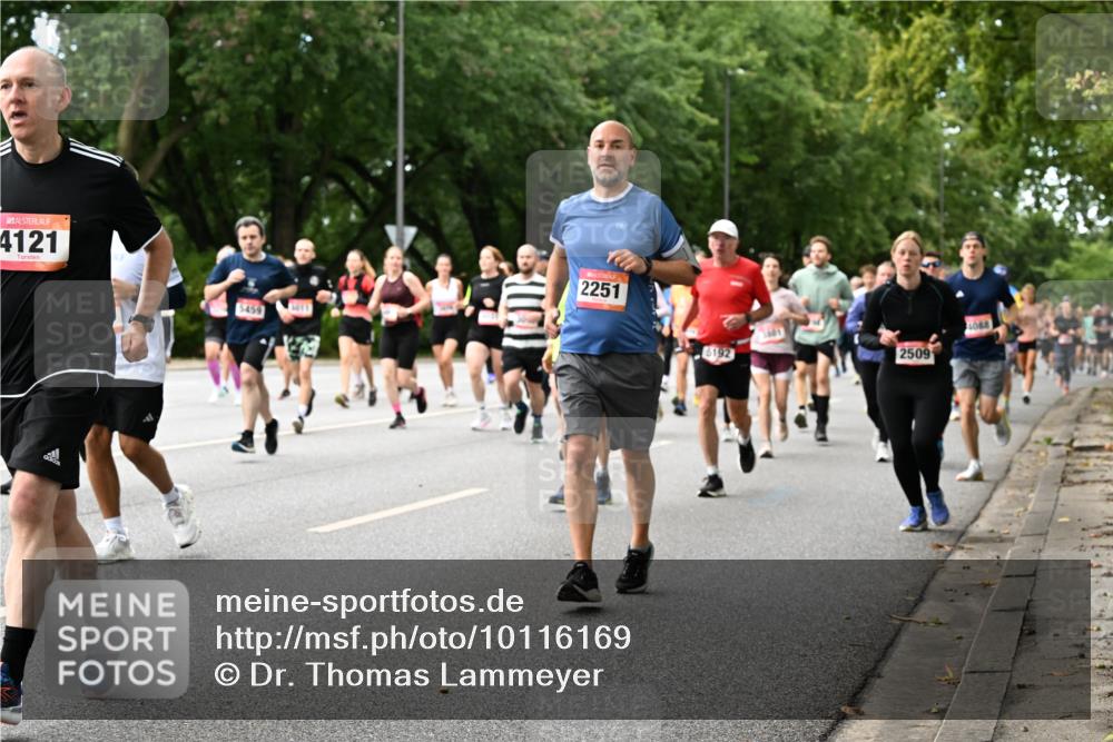 06.09.2026 - CURREX Alsterlauf Dr. Thomas Lammeyer http://msf.ph/oto/10116169 06.09.2026 09:12:26 Laufen 4121, 5459, 2251, 4088, 2509 meine-sportfotos.de