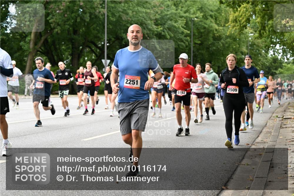 06.09.2026 - CURREX Alsterlauf Dr. Thomas Lammeyer http://msf.ph/oto/10116174 06.09.2026 09:12:26 Laufen 52762, 4461, 6011, 5459, 2251, 3801, 5192, 2509 meine-sportfotos.de