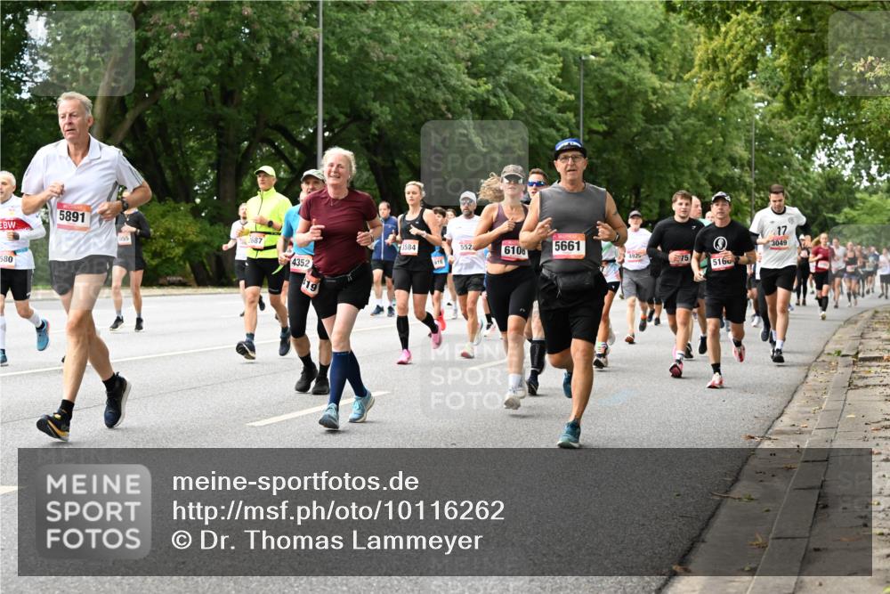 06.09.2026 - CURREX Alsterlauf Dr. Thomas Lammeyer http://msf.ph/oto/10116262 06.09.2026 09:12:38 Laufen 5891, 055, 2687, 580, 4352, 19, 17, 3584, 552, 6106, 5661, 3049, 4925, 75, 916, 5160 meine-sportfotos.de