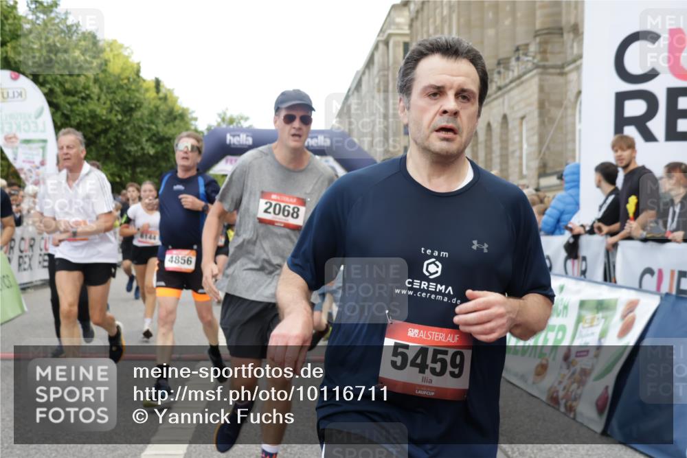 06.09.2026 - CURREX Alsterlauf Yannick Fuchs http://msf.ph/oto/10116711 06.09.2026 09:59:12 Ziel 2068, 2220, 2618, 2627, 2913, 3375, 3425, 3499, 3825, 3871, 3892, 4293, 4531, 4814, 4856, 4953, 4990, 5249, 5283, 5459, 5599, 5801, 5891, 6082, 6083, 6144, 6337 meine-sportfotos.de
