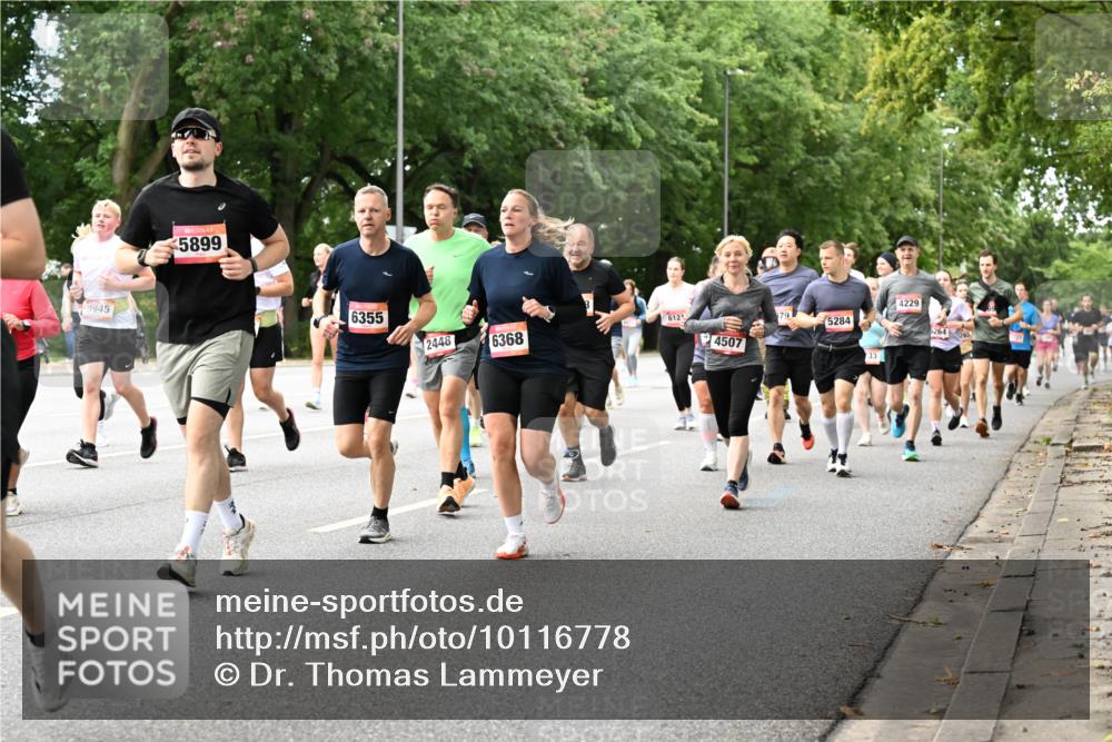 06.09.2026 - CURREX Alsterlauf Dr. Thomas Lammeyer http://msf.ph/oto/10116778 06.09.2026 09:13:47 Laufen 3945, 5899, 6355, 2448, 6368, 6121, 4507, 979, 5284, 33, 4229, 526465 meine-sportfotos.de