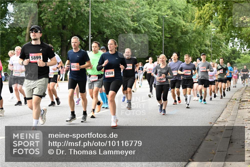 06.09.2026 - CURREX Alsterlauf Dr. Thomas Lammeyer http://msf.ph/oto/10116779 06.09.2026 09:13:47 Laufen 3945, 5899, 943, 63, 2448, 6368, 473, 612, 979, 507, 284, 4229, 6264, 733 meine-sportfotos.de