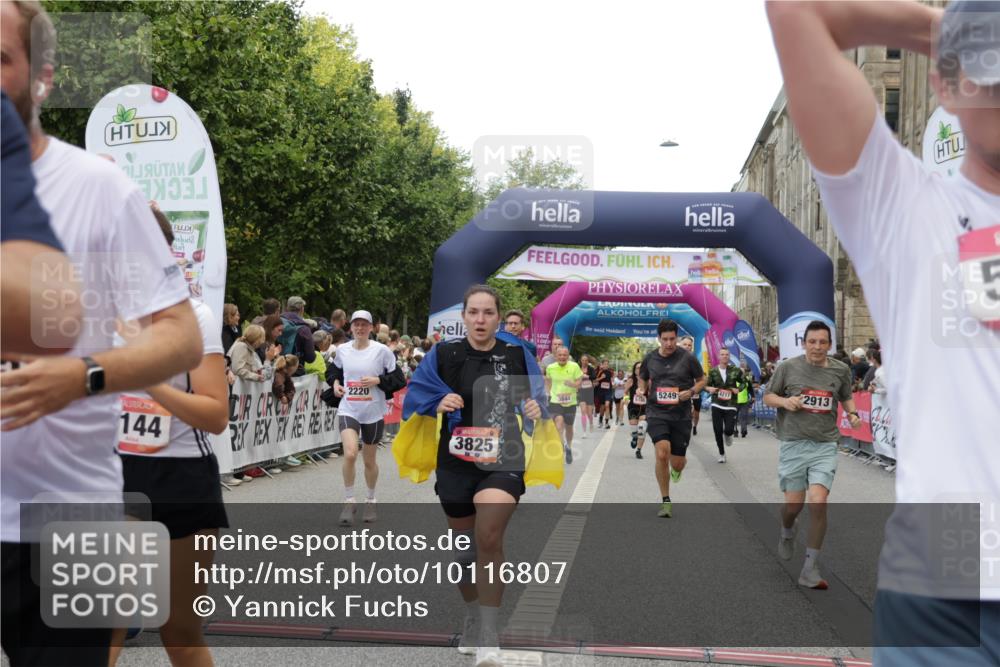 06.09.2026 - CURREX Alsterlauf Yannick Fuchs http://msf.ph/oto/10116807 06.09.2026 09:59:14 Ziel 2068, 2220, 2367, 2618, 2627, 2913, 3375, 3425, 3825, 3844, 3871, 3892, 4217, 4531, 4748, 4856, 4990, 5249, 5283, 5459, 5599, 5801, 5891, 6083, 6144, 6337 meine-sportfotos.de