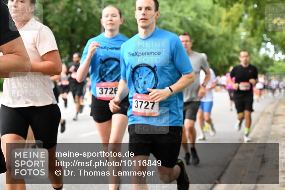 06.09.2026 - CURREX Alsterlauf Dr. Thomas Lammeyer http://msf.ph/oto/10116849 06.09.2026 09:13:56 Laufen 3726, 3727 meine-sportfotos.de