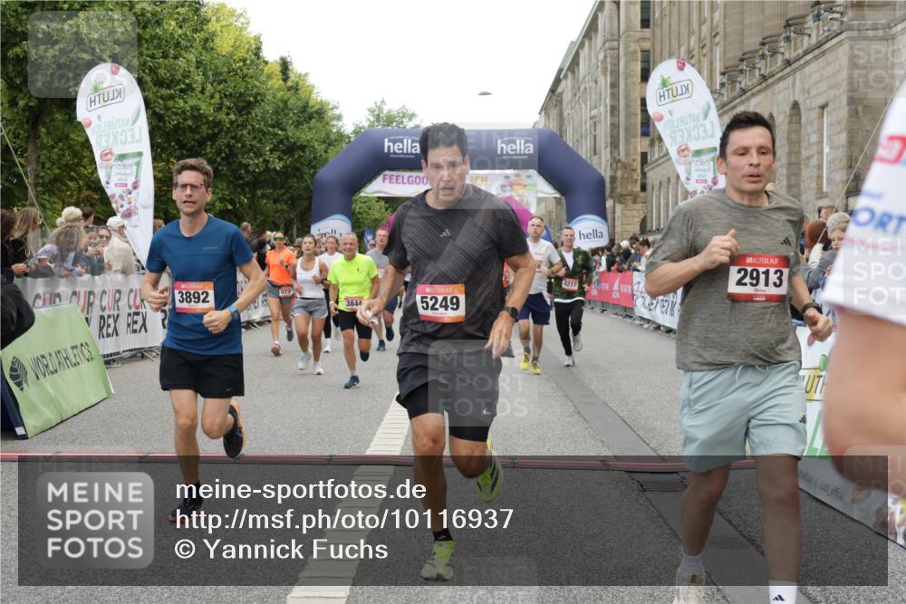 06.09.2026 - CURREX Alsterlauf Yannick Fuchs http://msf.ph/oto/10116937 06.09.2026 09:59:16 Ziel 2068, 2220, 2367, 2913, 3375, 3825, 3844, 3892, 4217, 4531, 4748, 4791, 4856, 4990, 5160, 5249, 5283, 5459, 5599, 5723, 5735, 5891, 6144, 6337 meine-sportfotos.de