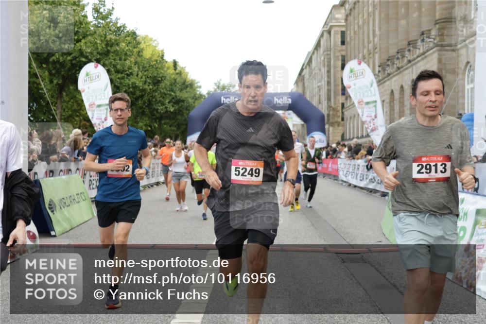 06.09.2026 - CURREX Alsterlauf Yannick Fuchs http://msf.ph/oto/10116956 06.09.2026 09:59:17 Ziel 2068, 2220, 2367, 2913, 3375, 3825, 3844, 3892, 4139, 4217, 4531, 4748, 4791, 4856, 5160, 5249, 5283, 5459, 5599, 5723, 5735, 5891, 6144, 6312, 6337, 6443 meine-sportfotos.de