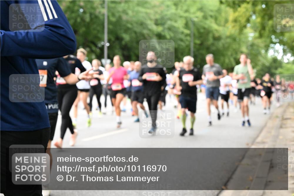 06.09.2026 - CURREX Alsterlauf Dr. Thomas Lammeyer http://msf.ph/oto/10116970 06.09.2026 09:14:11 Laufen 7, 21 meine-sportfotos.de