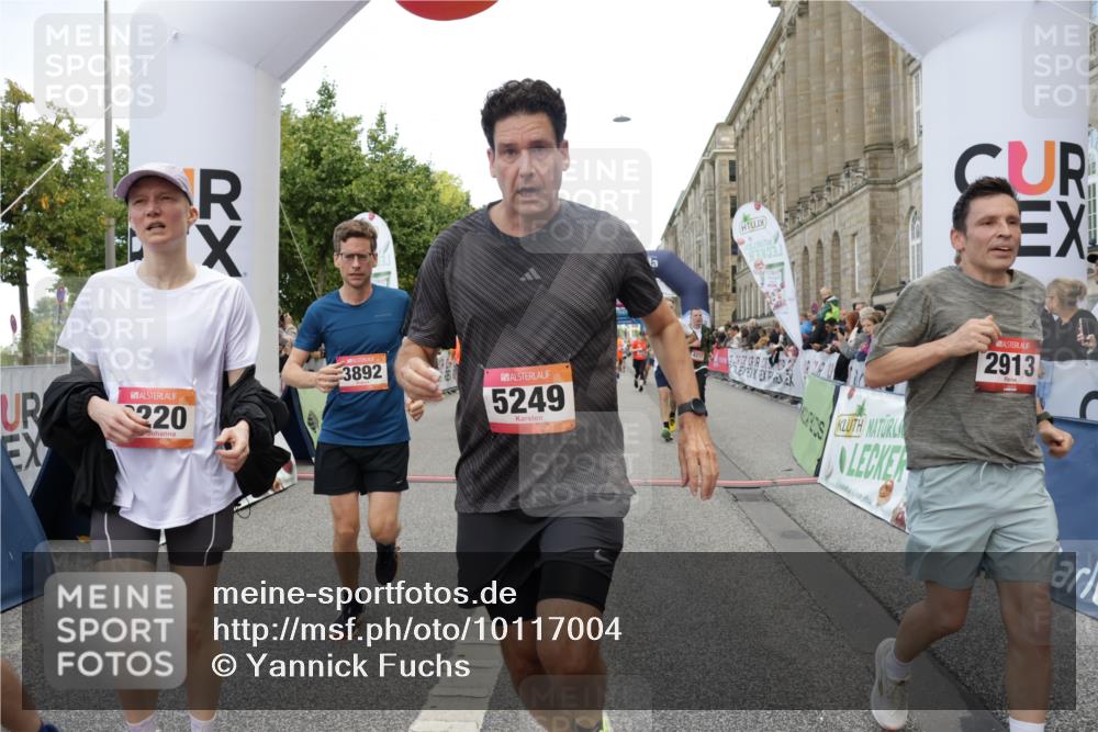 06.09.2026 - CURREX Alsterlauf Yannick Fuchs http://msf.ph/oto/10117004 06.09.2026 09:59:17 Ziel 2068, 2220, 2367, 2913, 3375, 3825, 3844, 3892, 4139, 4217, 4531, 4748, 4791, 4856, 5160, 5249, 5283, 5459, 5599, 5723, 5735, 5891, 6144, 6312, 6337, 6443 meine-sportfotos.de