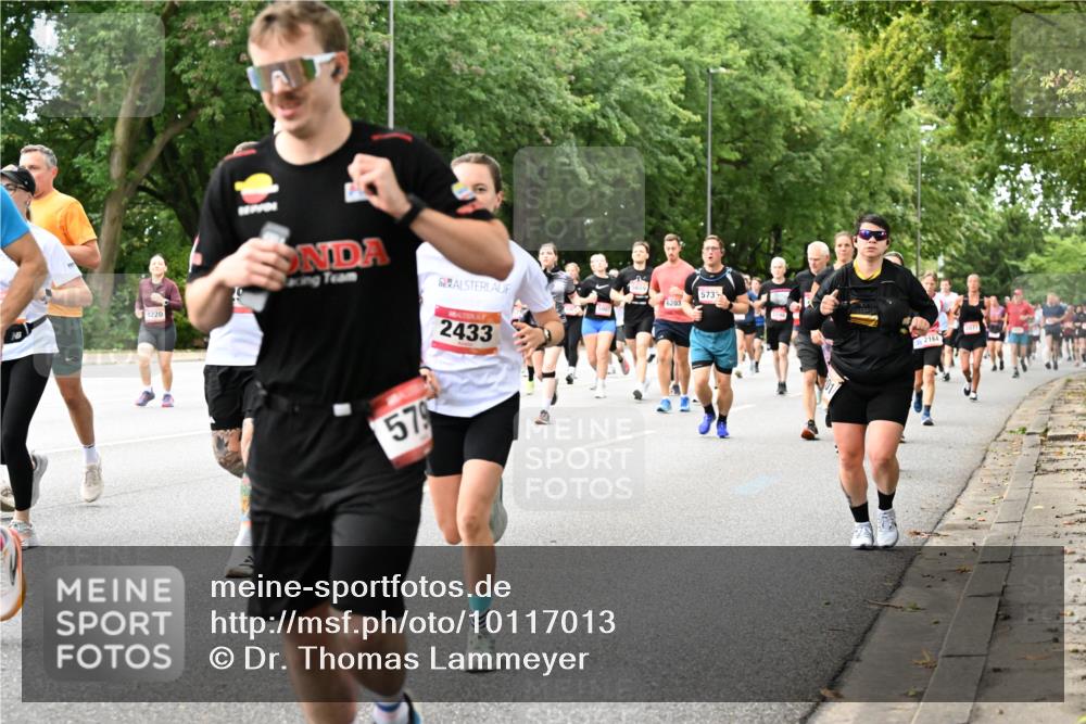06.09.2026 - CURREX Alsterlauf Dr. Thomas Lammeyer http://msf.ph/oto/10117013 06.09.2026 09:14:16 Laufen 4220, 579, 2433, 573, 6203, 2164 meine-sportfotos.de
