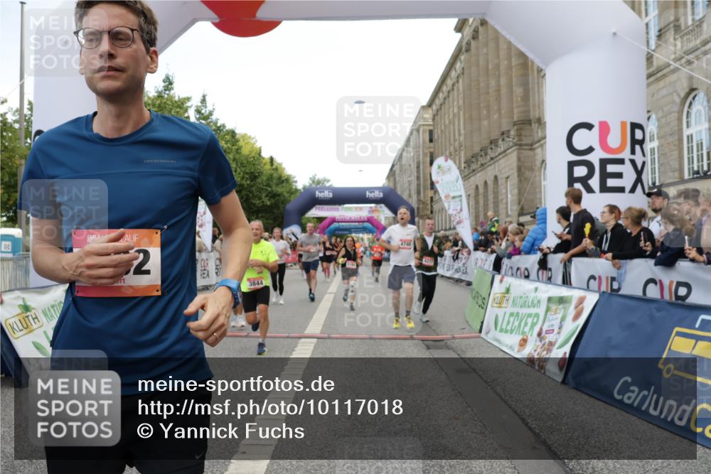 06.09.2026 - CURREX Alsterlauf Yannick Fuchs http://msf.ph/oto/10117018 06.09.2026 09:59:18 Ziel 2068, 2220, 2367, 2913, 3375, 3600, 3825, 3844, 3892, 4139, 4158, 4217, 4531, 4748, 4791, 4856, 5160, 5249, 5283, 5459, 5599, 5723, 5735, 5891, 6059, 6144, 6312, 6337, 6443 meine-sportfotos.de
