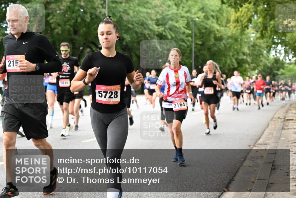 06.09.2026 - CURREX Alsterlauf Dr. Thomas Lammeyer http://msf.ph/oto/10117054 06.09.2026 09:14:21 Laufen 215, [, 7, 5816, 5728, 2164 meine-sportfotos.de