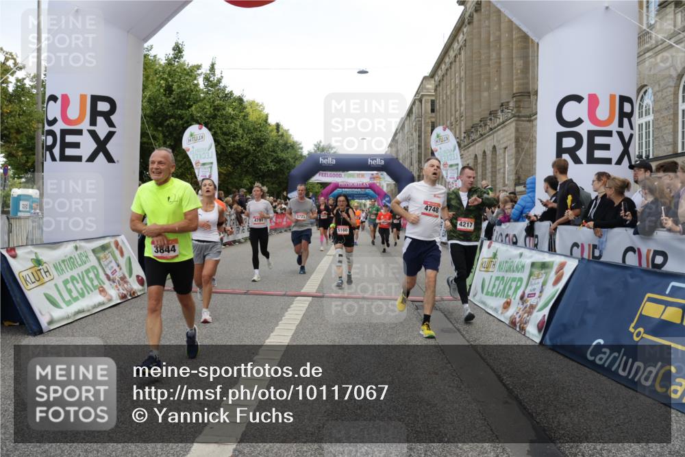 06.09.2026 - CURREX Alsterlauf Yannick Fuchs http://msf.ph/oto/10117067 06.09.2026 09:59:19 Ziel 2220, 2367, 2913, 3375, 3600, 3657, 3825, 3844, 3892, 4139, 4158, 4217, 4531, 4748, 4791, 5160, 5249, 5283, 5723, 5735, 5891, 6059, 6144, 6312, 6337, 6443, 6447 meine-sportfotos.de