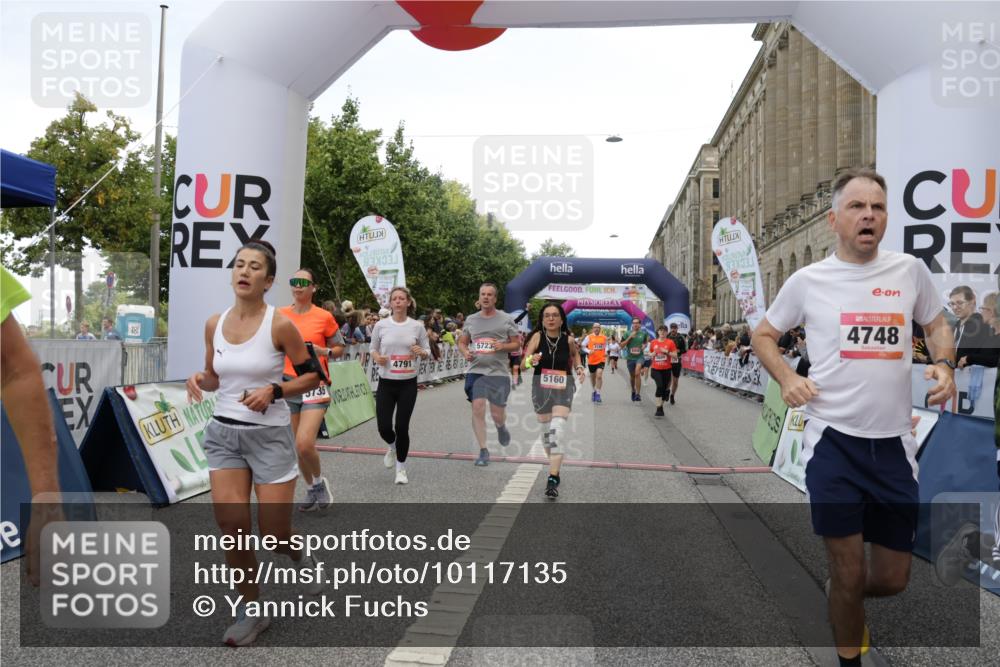 06.09.2026 - CURREX Alsterlauf Yannick Fuchs http://msf.ph/oto/10117135 06.09.2026 09:59:20 Ziel 2220, 2367, 2772, 2913, 3600, 3657, 3825, 3844, 3892, 4091, 4139, 4158, 4217, 4748, 4791, 5160, 5249, 5283, 5723, 5735, 6059, 6144, 6312, 6443, 6447 meine-sportfotos.de
